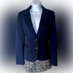 Beautiful navy blue blazer. Tailored & fully lined. Structured/shaped. Size 4.